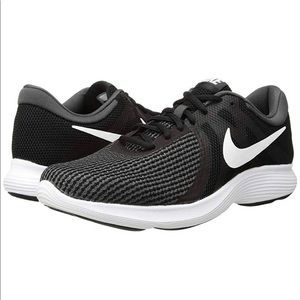 Women’s Nike Revolution 4